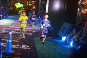 BIB: 4317, 3190
                            <button type="button" onclick="openModal(26275040)" class="btn btn-primary btn-sm float-right btn-popup" data-toggle="modal" data-target=".modal-high-quality">
                        <i class="fas fa-shopping-cart"></i> Add to Cart
                    </button>
                                            <button type="button" onclick="isThisMe(26275040, true)" class="btn btn-success btn-sm float-right btn-popup btn-isme hidden" data-toggle="tooltip" data-placement="bottom" title="นี่คือรูปของคุณใช่ไหม คลิกที่นี่เพื่อเอาเข้าอัลบั้ม">
                        <i class="fas fa-plus"></i> Add to album
                    </button>
                    <button type="button" onclick="isThisMe(26275040, false)" class="btn btn-warning btn-sm float-right btn-popup btn-isnotme hidden">
                        <i class="fas fa-ban"></i> Remove from album
                    </button>